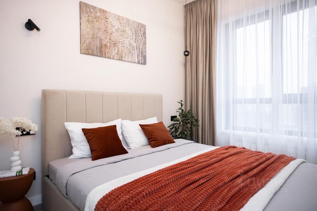 m. ZIL: Apartment, 2-rooms