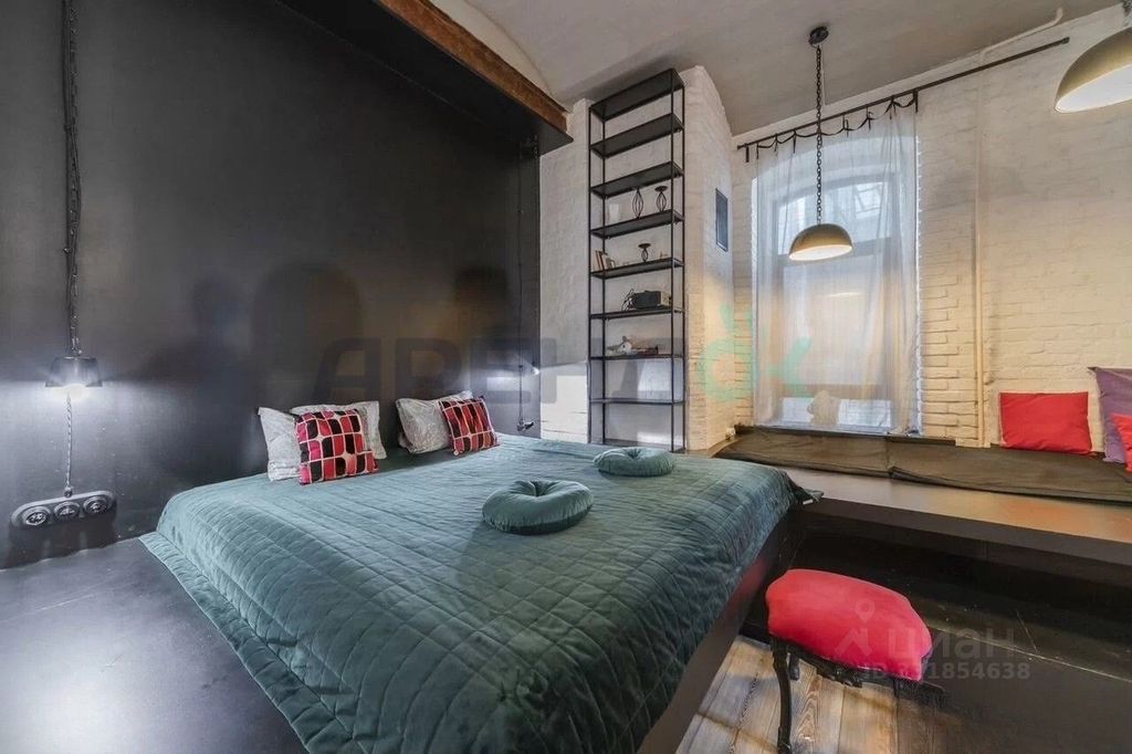 m. Kuznetsky most: Apartment, 3-rooms