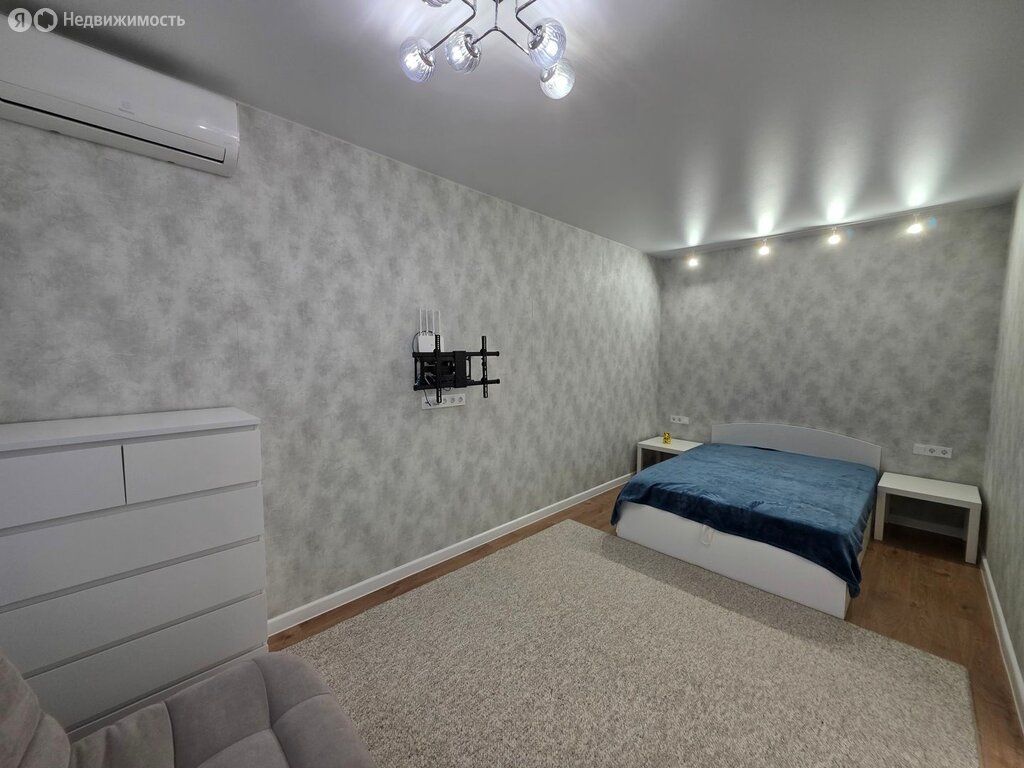 m. Lukhmanovskaya: Apartment, 1-rooms