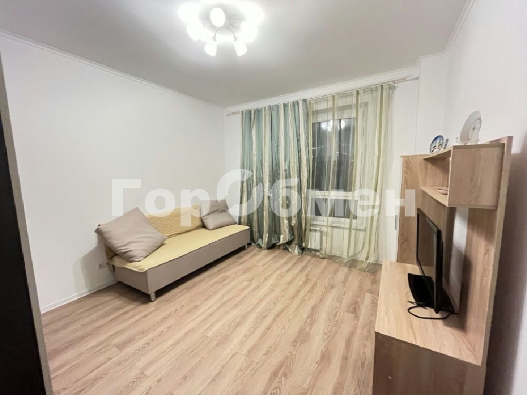 m. Narodnoe Opolchenie: Apartment, 3-rooms