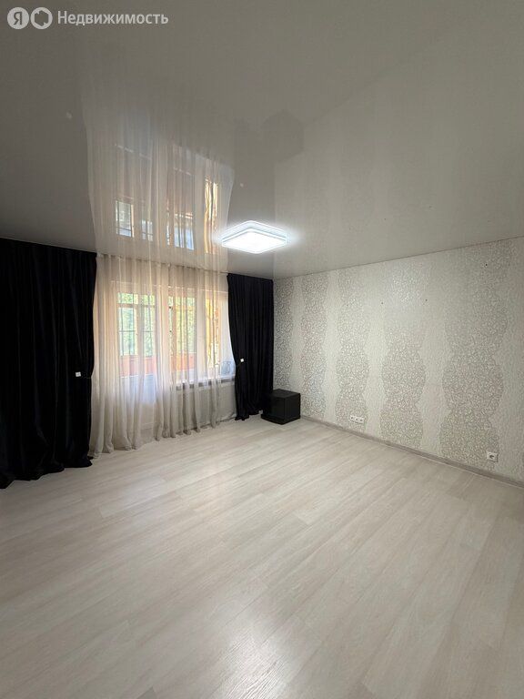 m. Ulitsa Dmitrievskogo: Apartment, 3-rooms