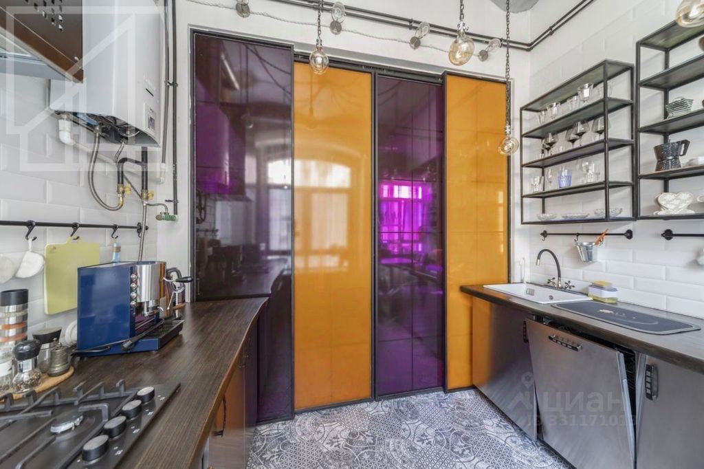 m. Kuznetsky most: Apartment, 3-rooms
