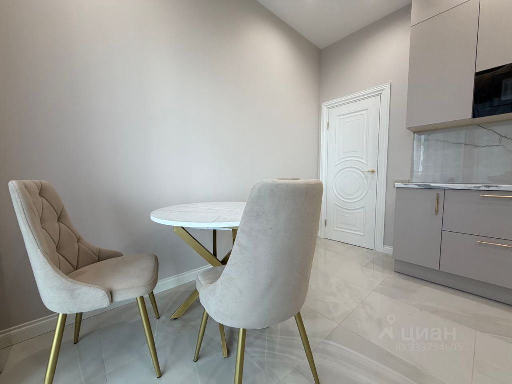 m. ZIL: Apartment, 2-rooms