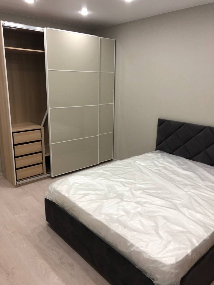 m. Lukhmanovskaya: Apartment, 1-rooms
