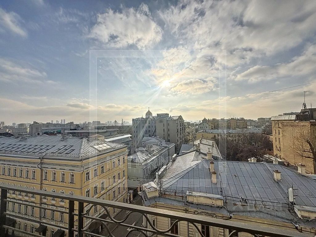 m. Borovitskaya: Apartment, 5-rooms