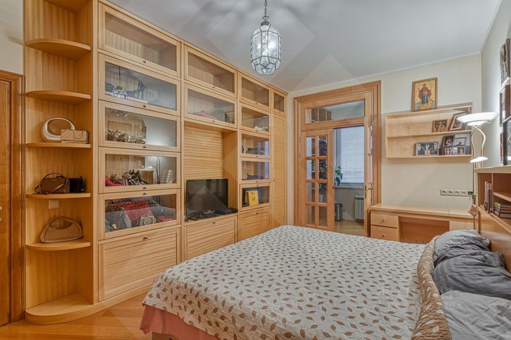 m. Smolenskaya: Apartment, 3-rooms