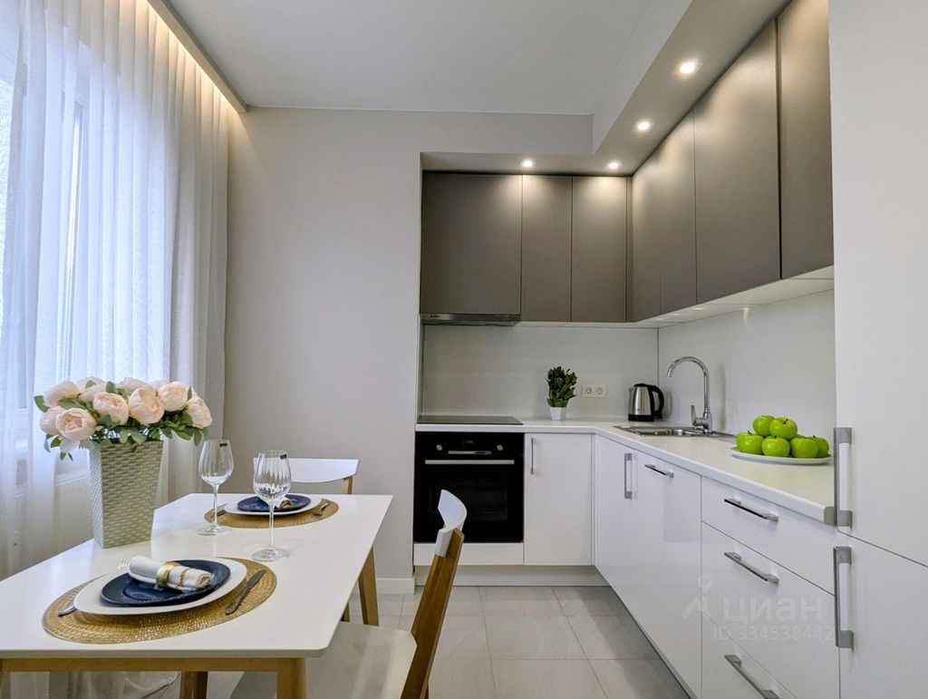 m. ZIL: Apartment, 1-rooms
