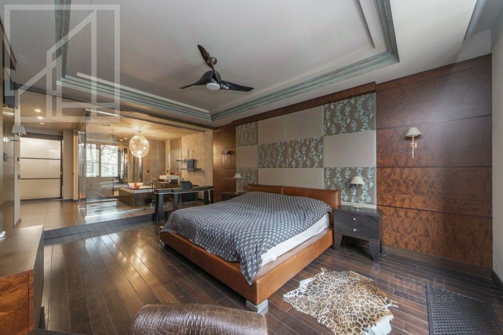 m. Kropotkinskaya: Apartment, 4-rooms