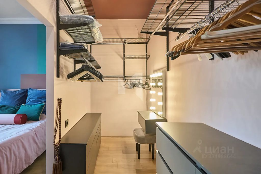 m. ZIL: Apartment, 2-rooms