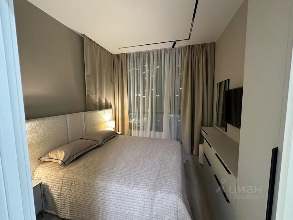 m. ZIL: Apartment, 2-rooms
