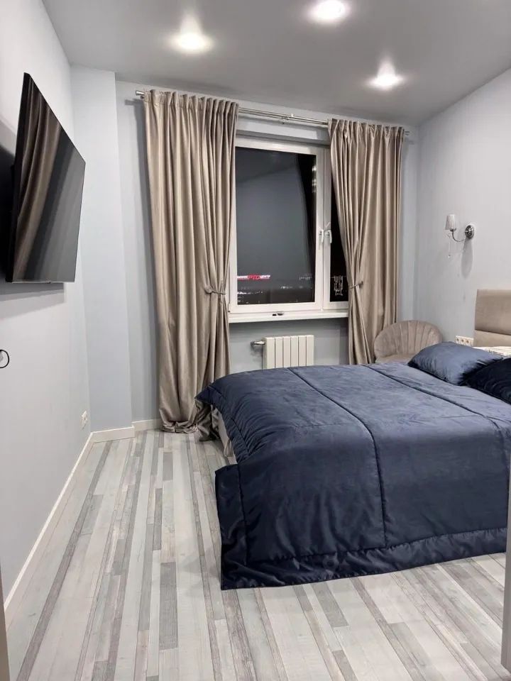 m. ZIL: Apartment, 2-rooms
