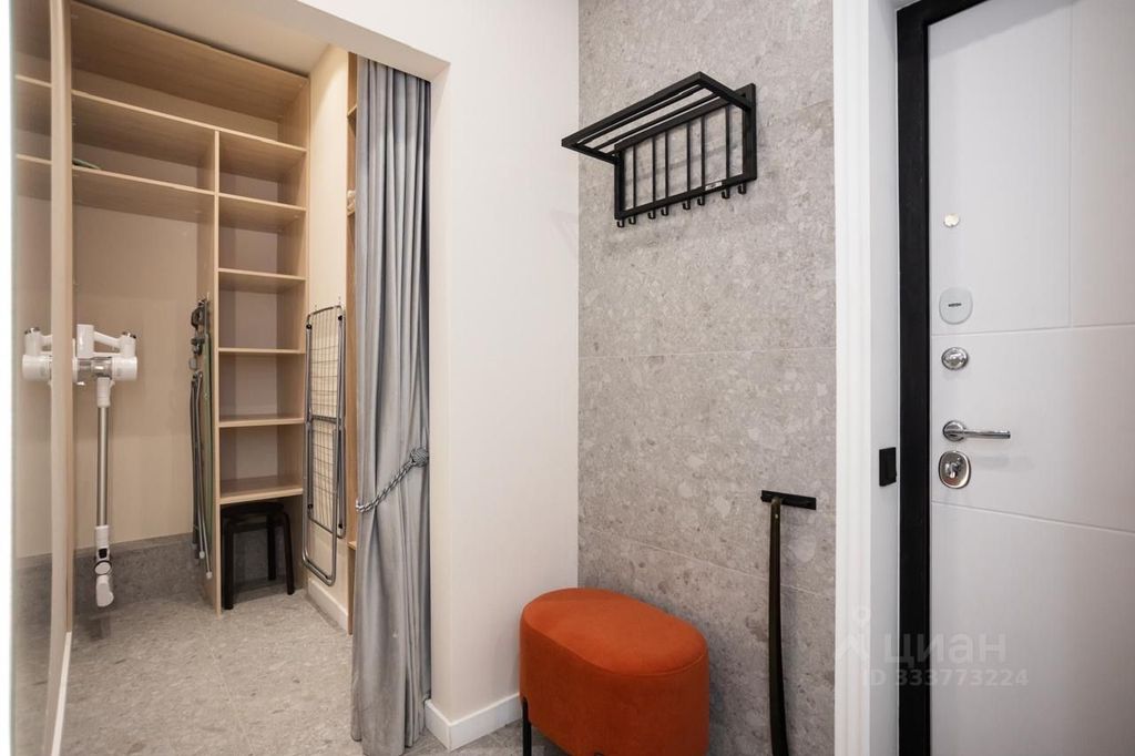 m. ZIL: Apartment, 2-rooms