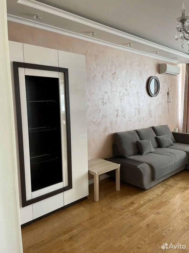 m. Narodnoe Opolchenie: Apartment, 2-rooms