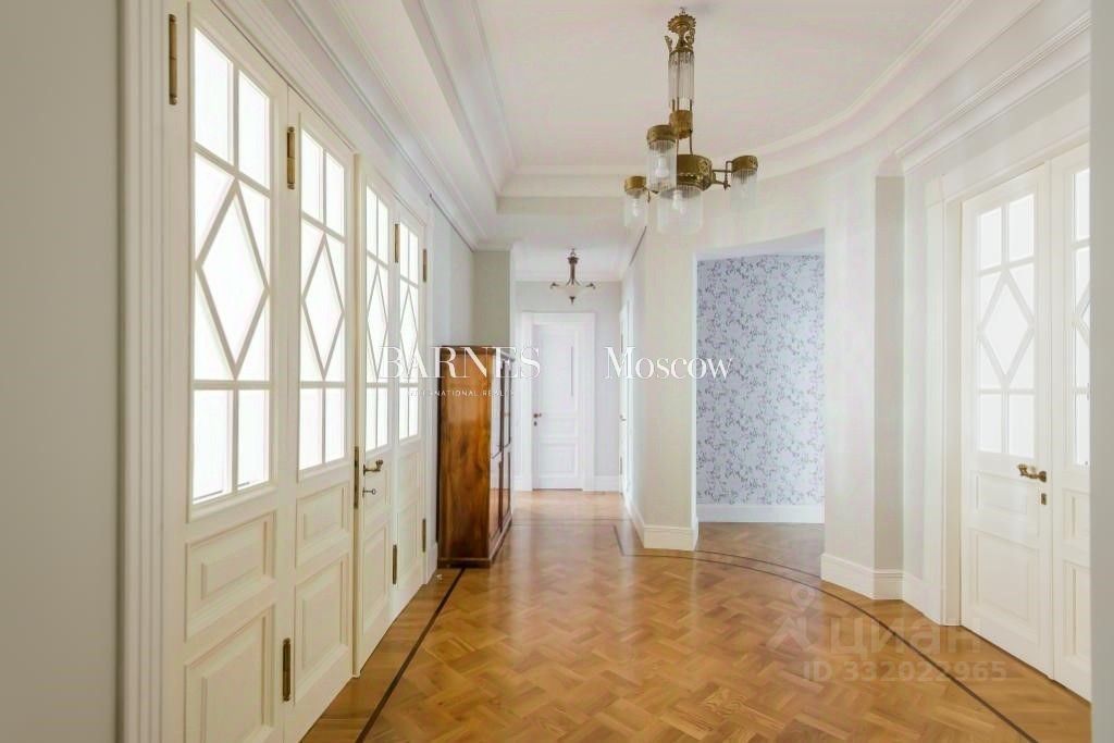 m. Kropotkinskaya: Apartment, 4-rooms