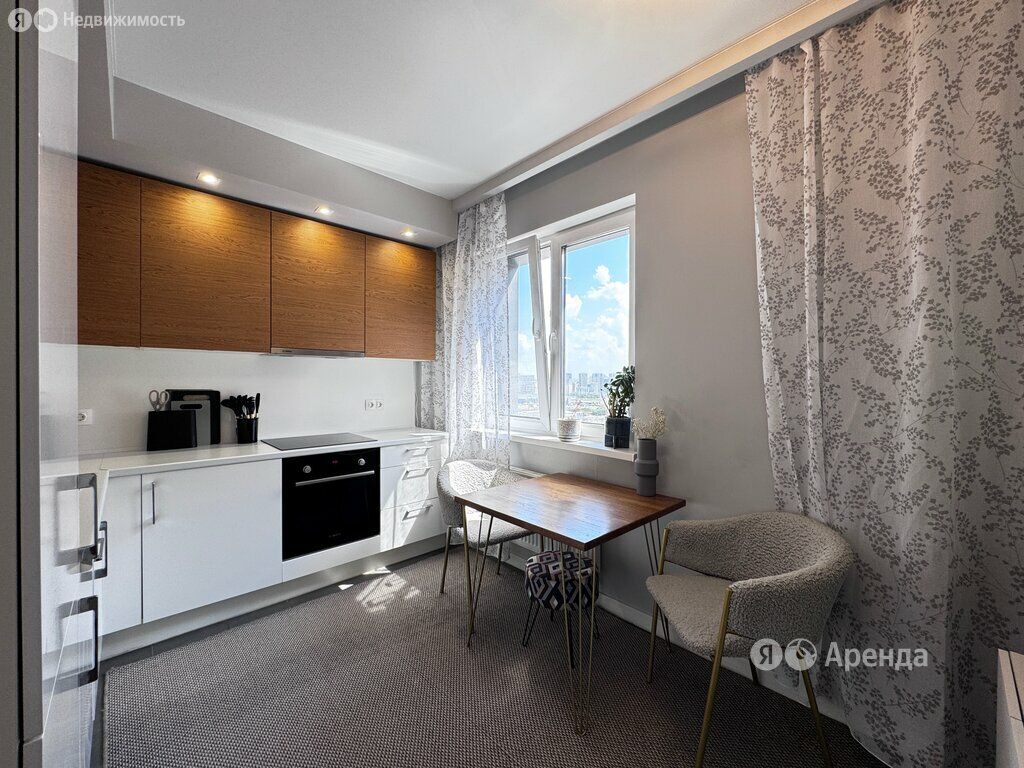 m. ZIL: Apartment, 1-rooms