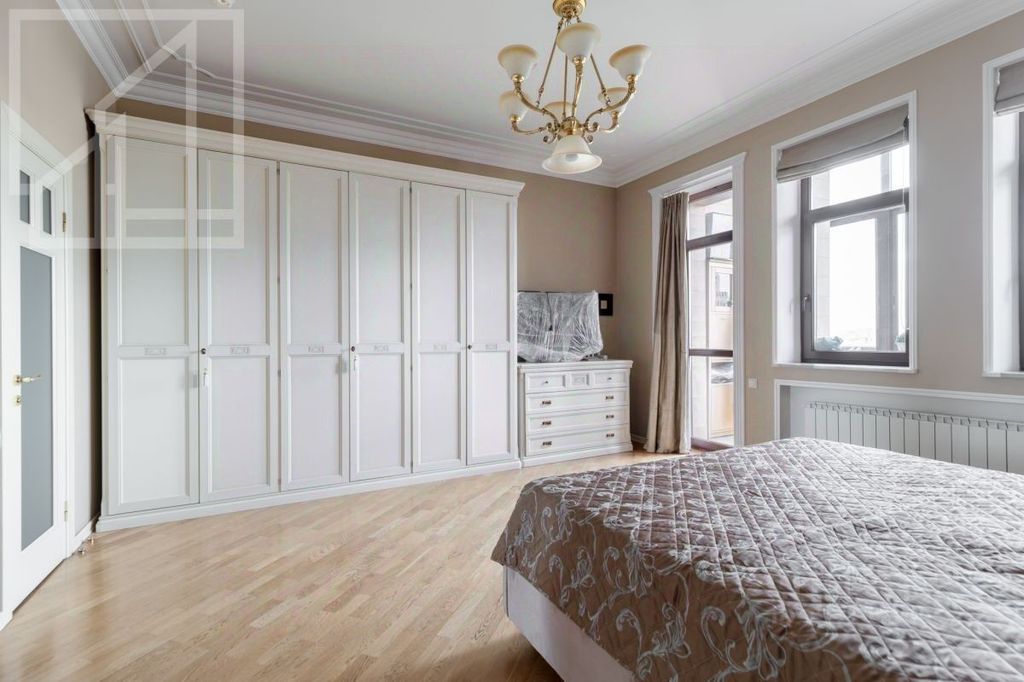 m. Mayakovskaya: Apartment, 4-rooms