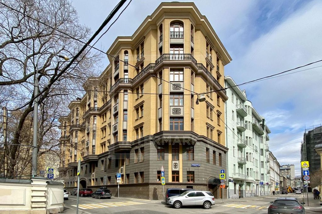 m. Kropotkinskaya: Apartment, 4-rooms