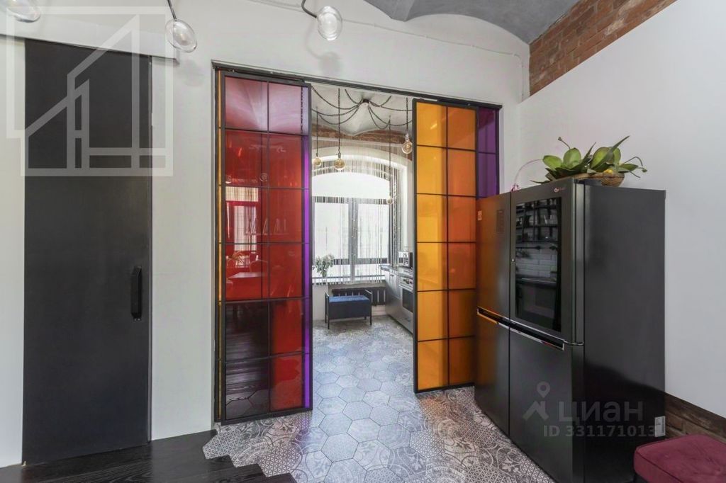 m. Kuznetsky most: Apartment, 3-rooms