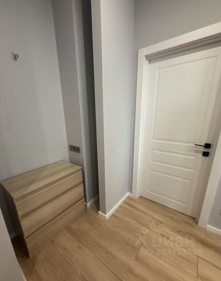 m. ZIL: Apartment, 2-rooms