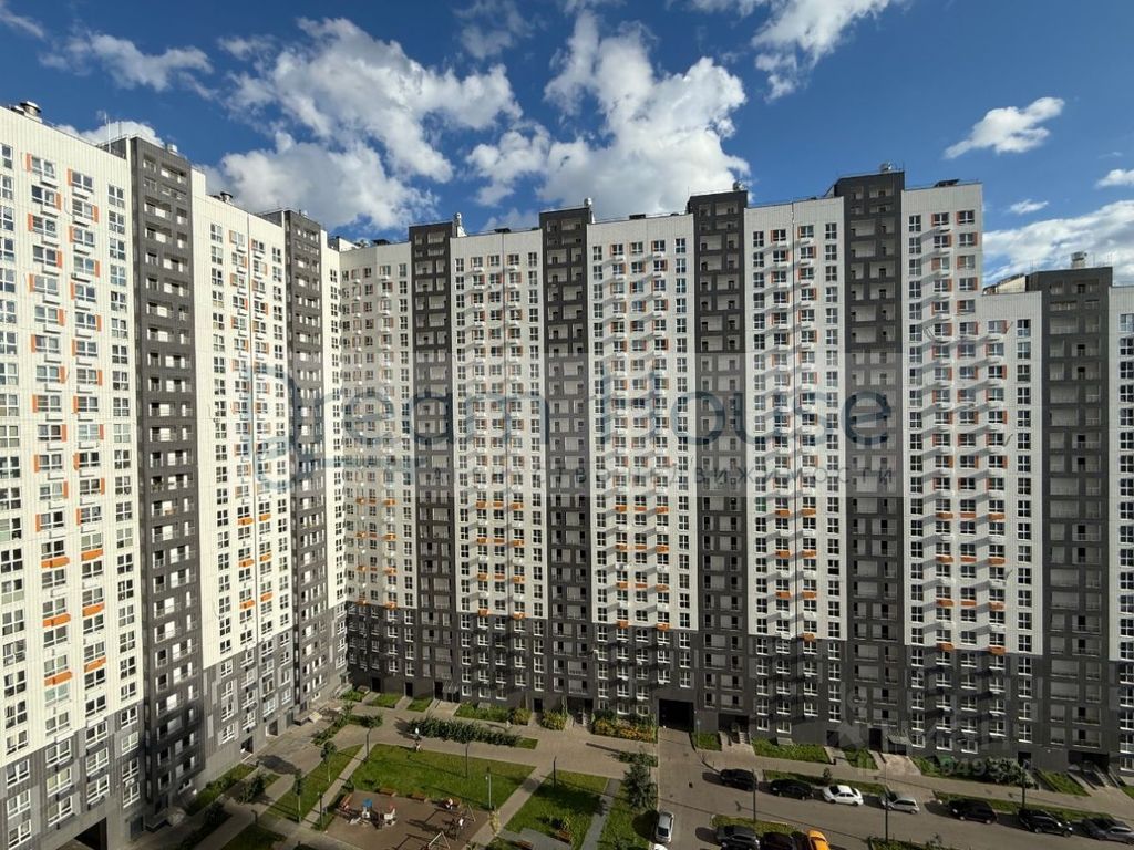 m. Lukhmanovskaya: Apartment, studio