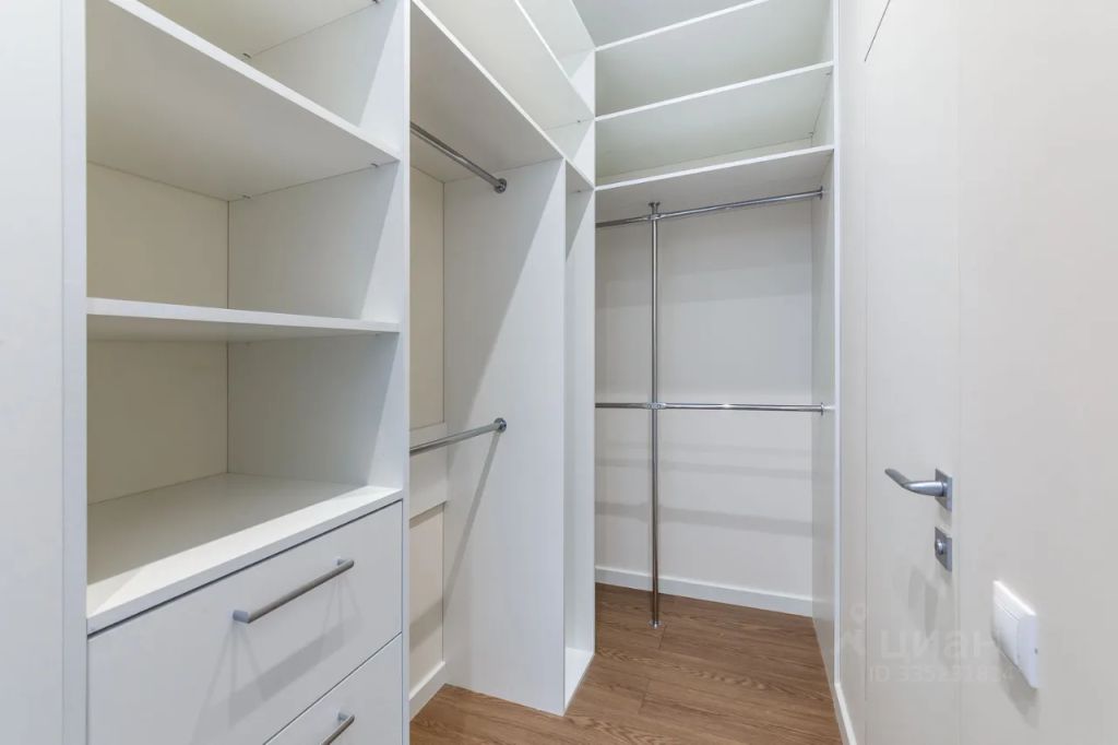m. ZIL: Apartment, 2-rooms