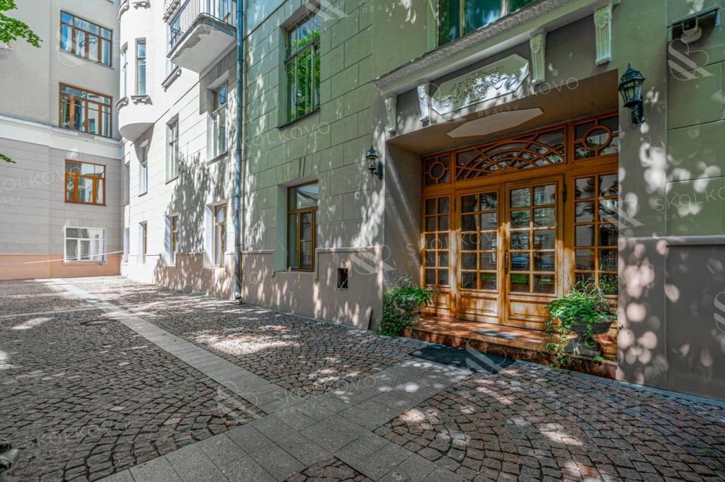 m. Aleksandrovsky sad: Apartment, 6-rooms
