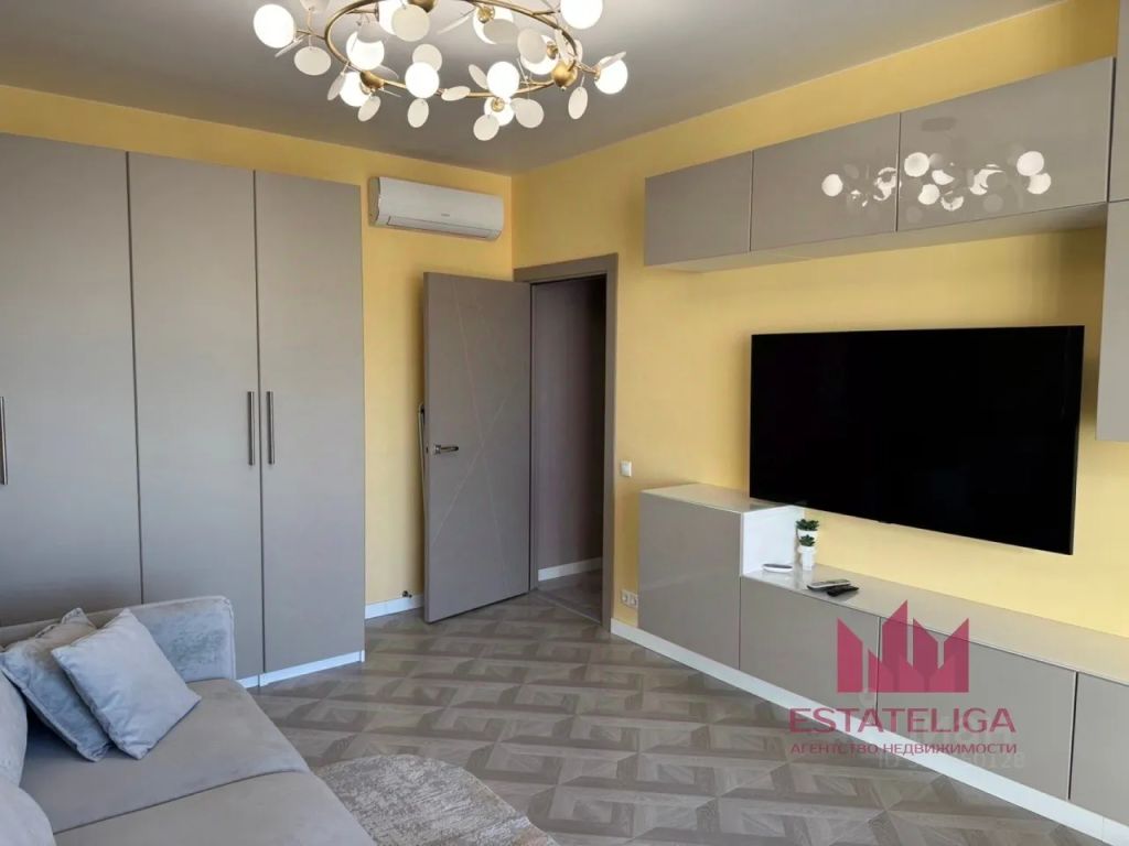 m. ZIL: Apartment, 2-rooms