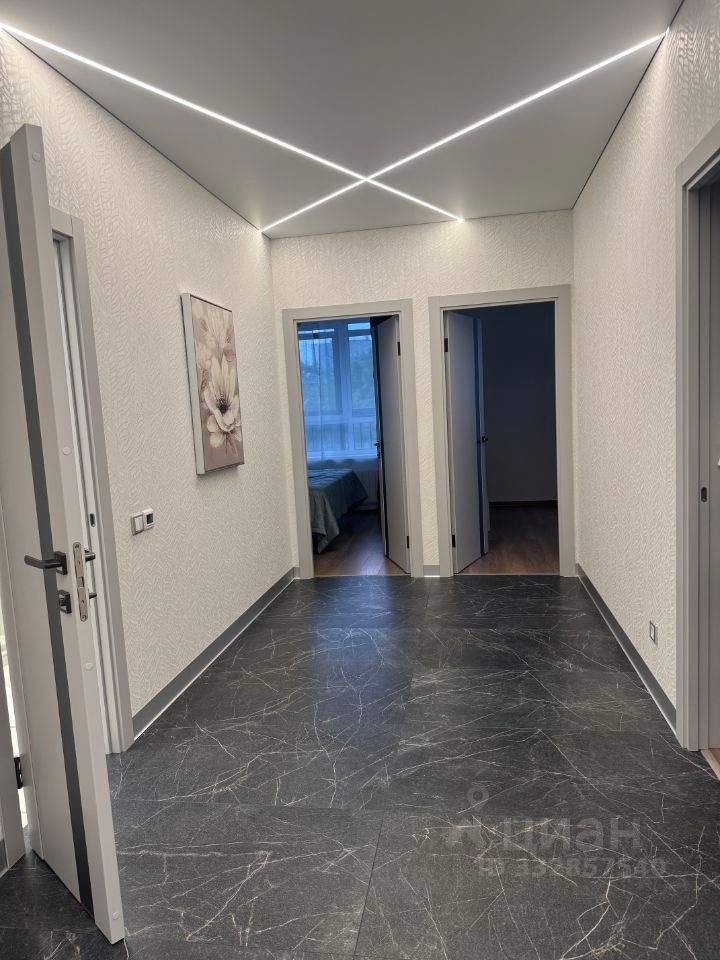 m. Lukhmanovskaya: Apartment, 3-rooms