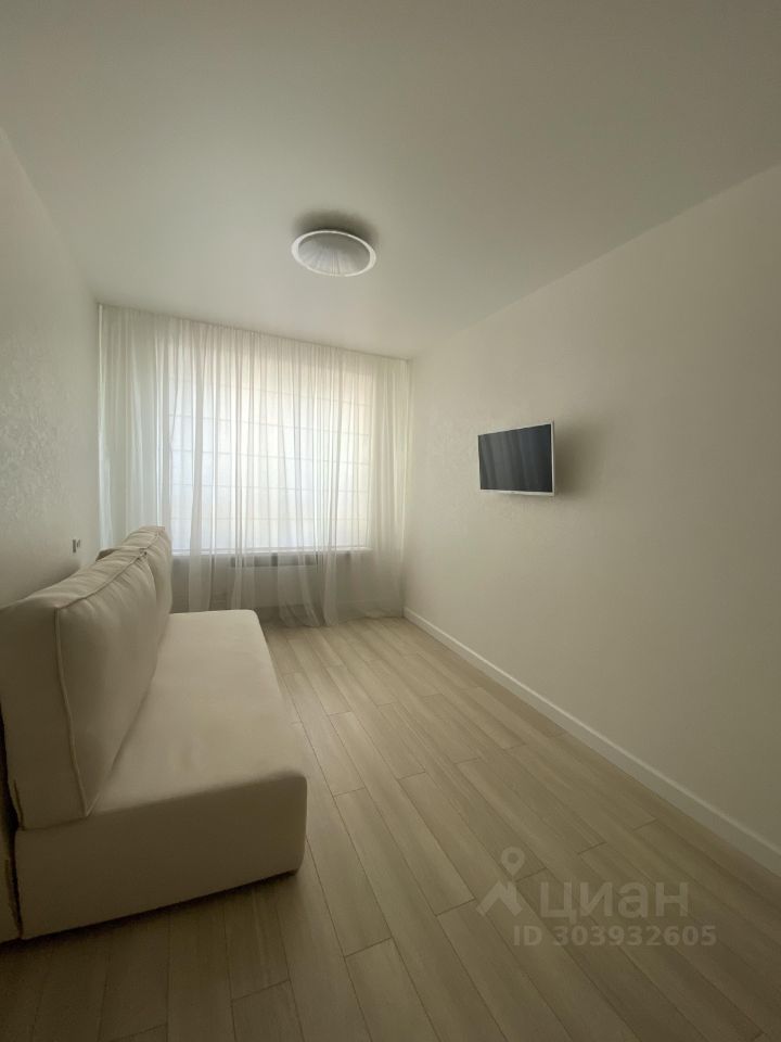 m. Lukhmanovskaya: Apartment, 1-rooms