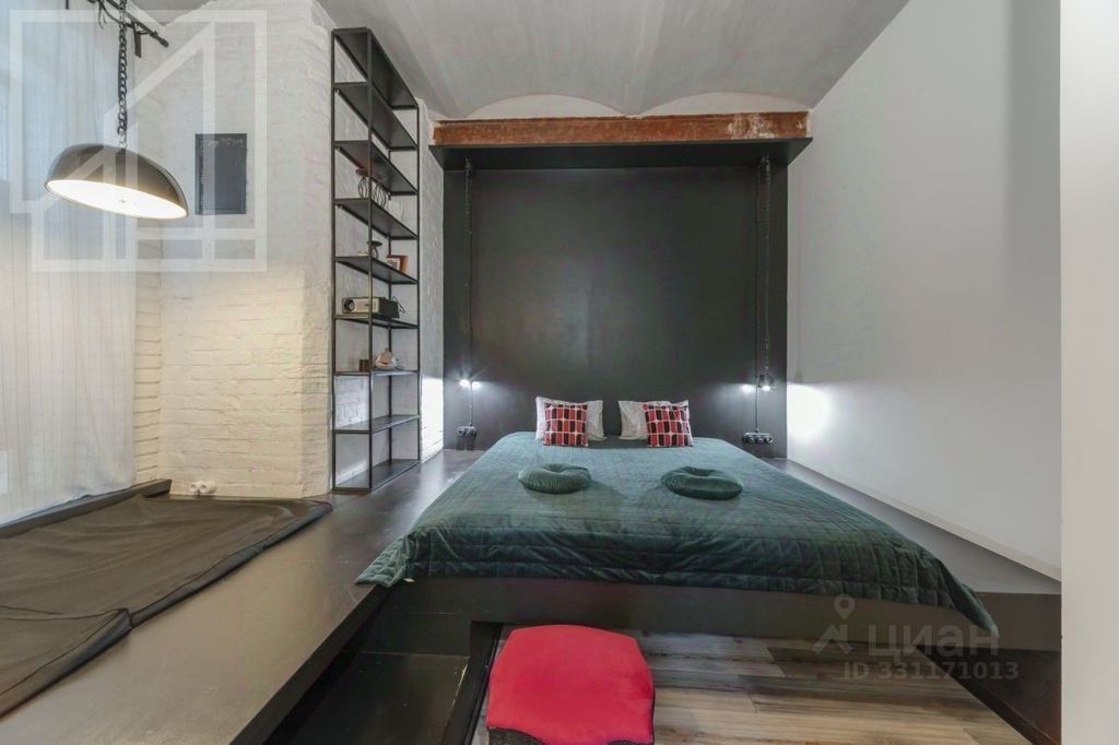 m. Kuznetsky most: Apartment, 3-rooms