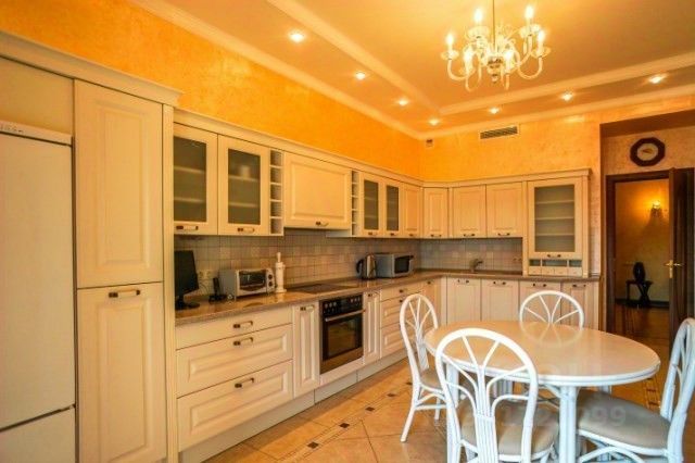 m. Studencheskaya: Apartment, 3-rooms