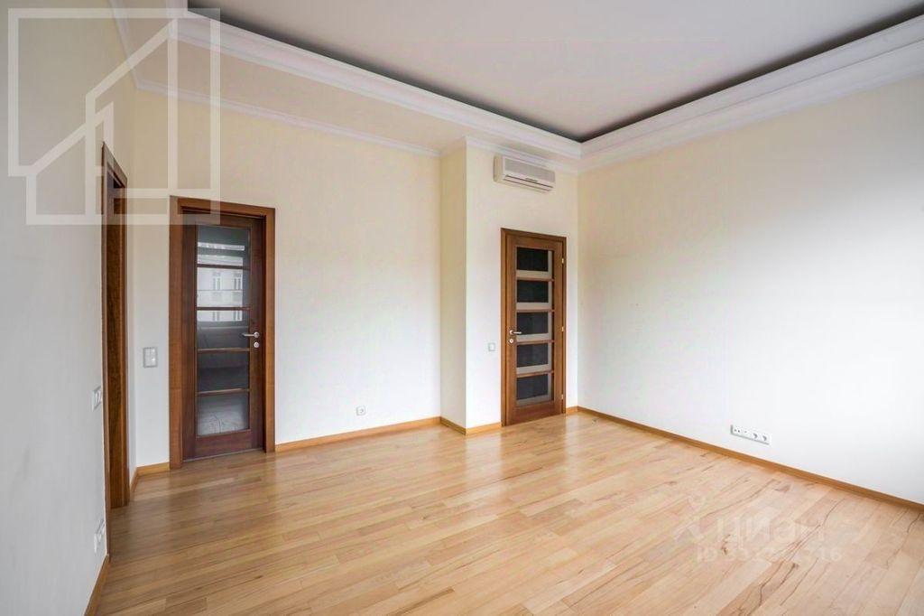 m. Kropotkinskaya: Apartment, 4-rooms