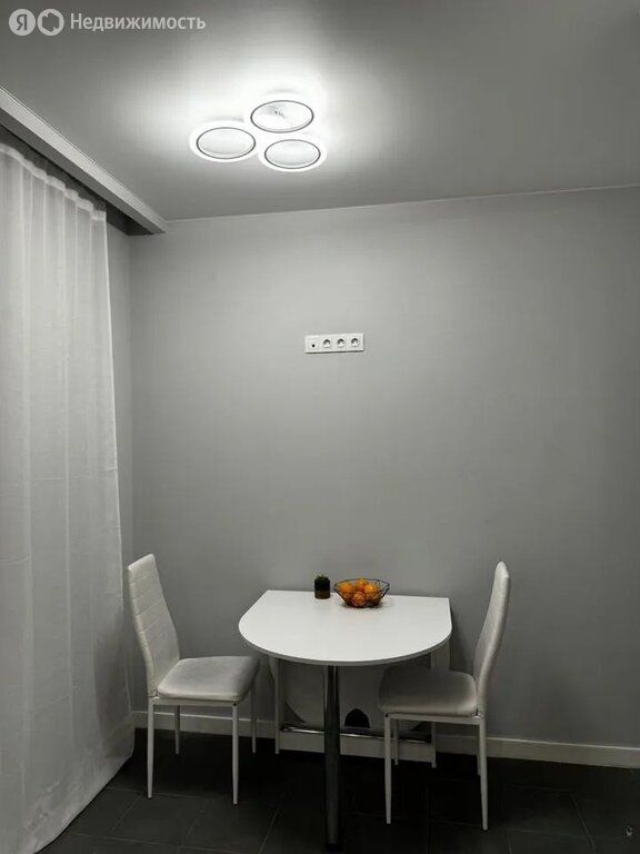 m. ZIL: Apartment, 1-rooms