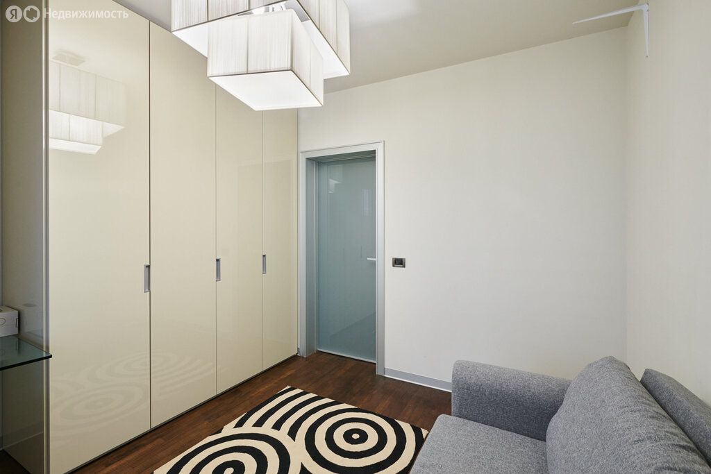 m. Barrikadnaya: Apartment, 3-rooms