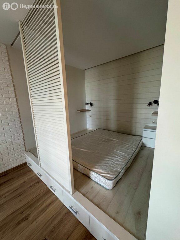 m. Opalikha: Apartment, studio