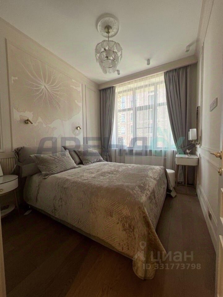 m. ZIL: Apartment, 2-rooms