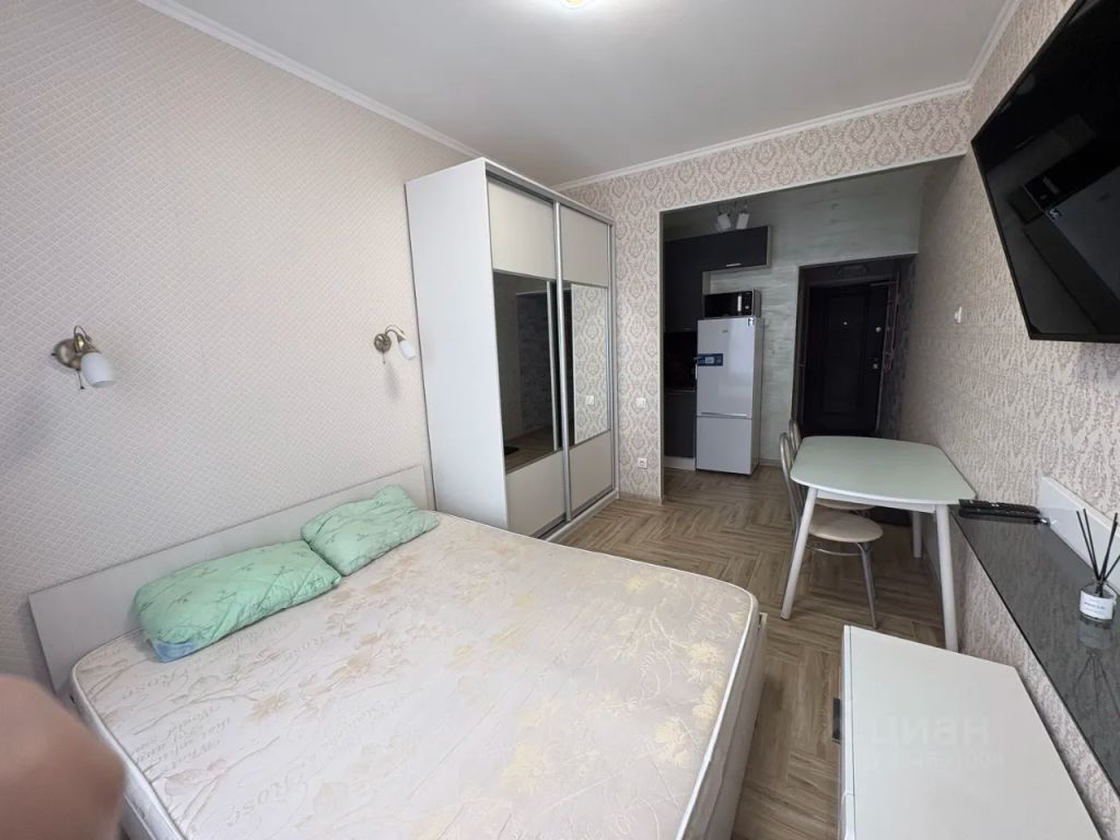 m. Lukhmanovskaya: Apartment, studio