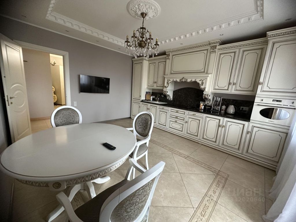 m. Profsoyuznaya: Apartment, 3-rooms