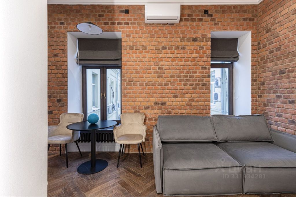 m. Kuznetsky most: Apartment, studio