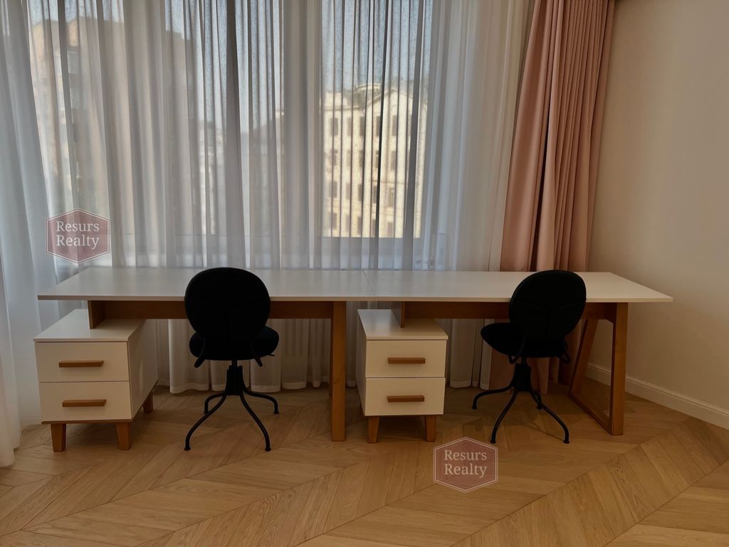 m. Kropotkinskaya: Apartment, 4-rooms