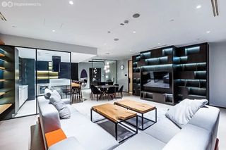m. Delovoy tsentr: Apartment, 4-rooms