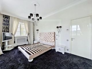 m. Kropotkinskaya: Apartment, 4-rooms