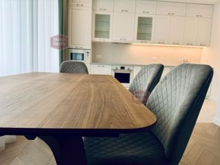 m. Kropotkinskaya: Apartment, 4-rooms