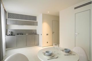 m. Ploschad trekh vokzalov: Apartment, 1-rooms