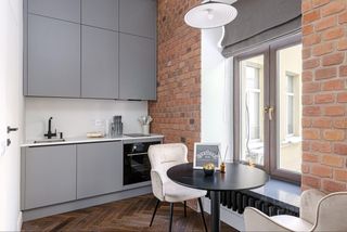 m. Kuznetsky most: Apartment, studio