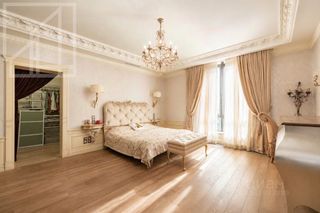 m. Kropotkinskaya: Apartment, 4-rooms