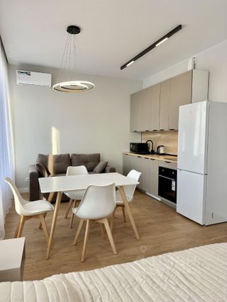 m. Verkhnie Kotly: Apartment, studio