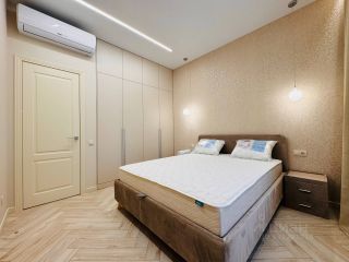 m. ZIL: Apartment, 2-rooms