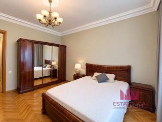 m. Okhotny ryad: Apartment, 2-rooms