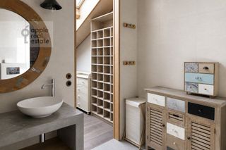 m. Verkhnie Kotly: Apartment, 3-rooms